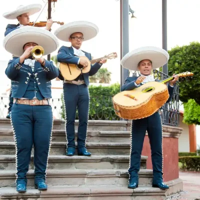 Mariachis en Loma Dorada